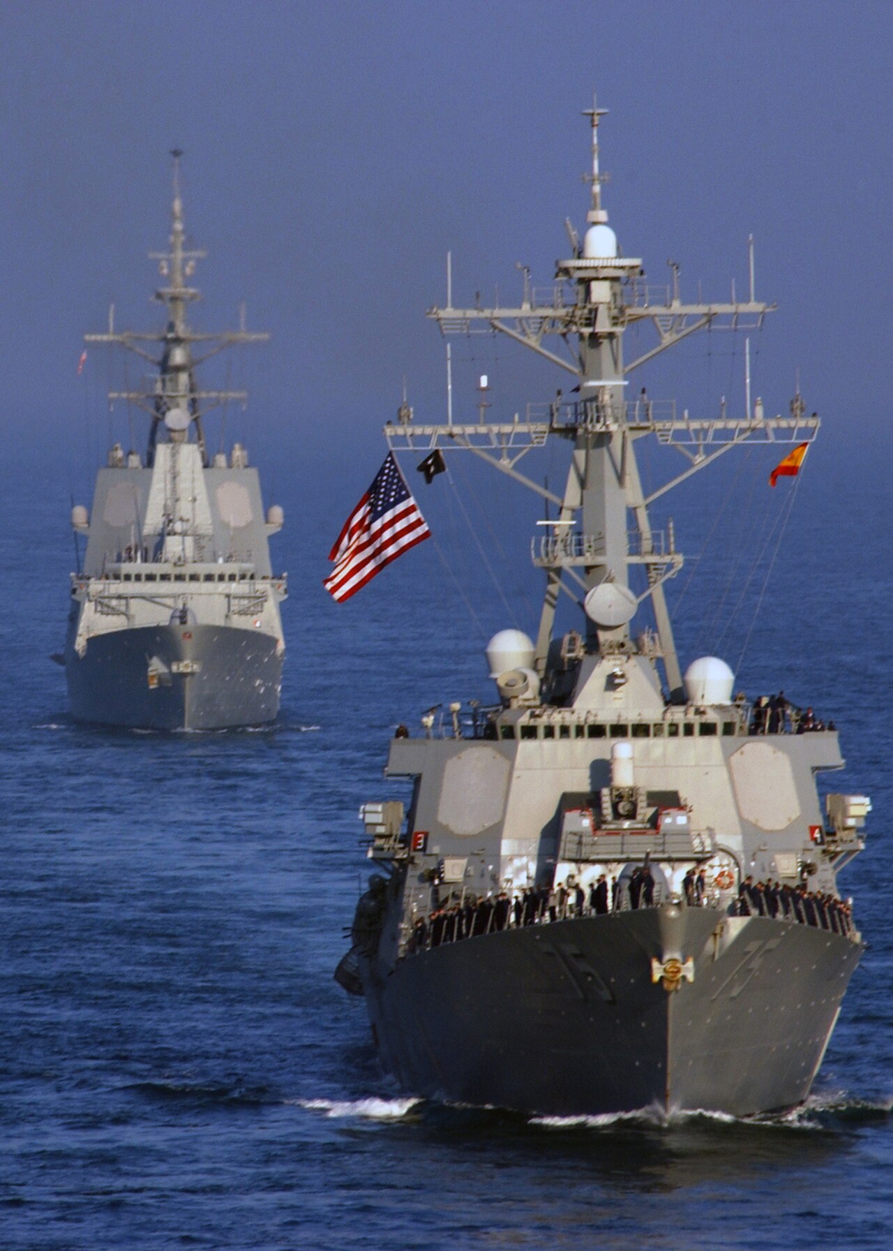 US Energy Secretary Says Navy Will Keep Escorting Tankers Through Hormuz Until Iran Backs Down