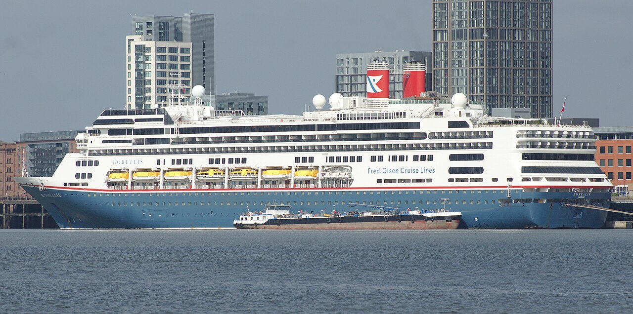 Cruise Ship AIDAperla Breaks Free of Moorings in Le Havre Amid Storm, Strikes Quay Wall