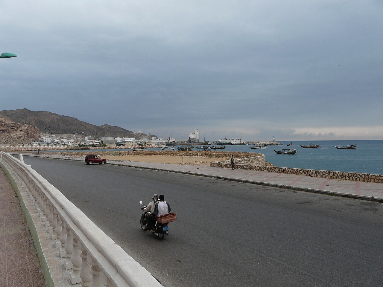 Houthis Seize Yemen's Red Sea Port of Mocha, Advance Toward Bab el-Mandeb Strait