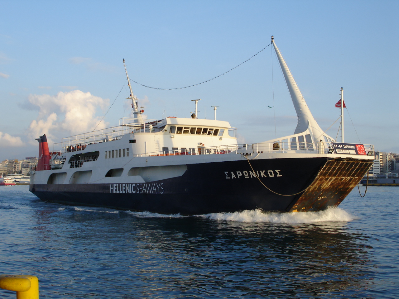 Greek Coastal Ferry Operators Seek €100 Million State Aid as Winter Fuel Costs Double