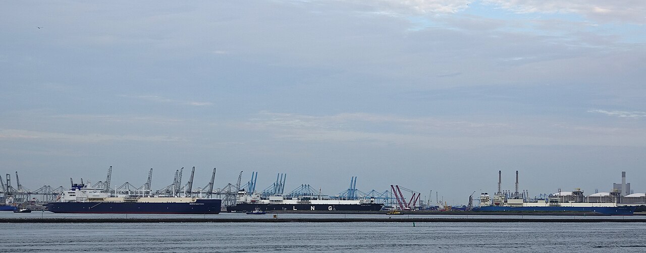 Greek-Flagged LNG Carrier Maran Gas Mystras Struck by Projectile Near Strait of Hormuz