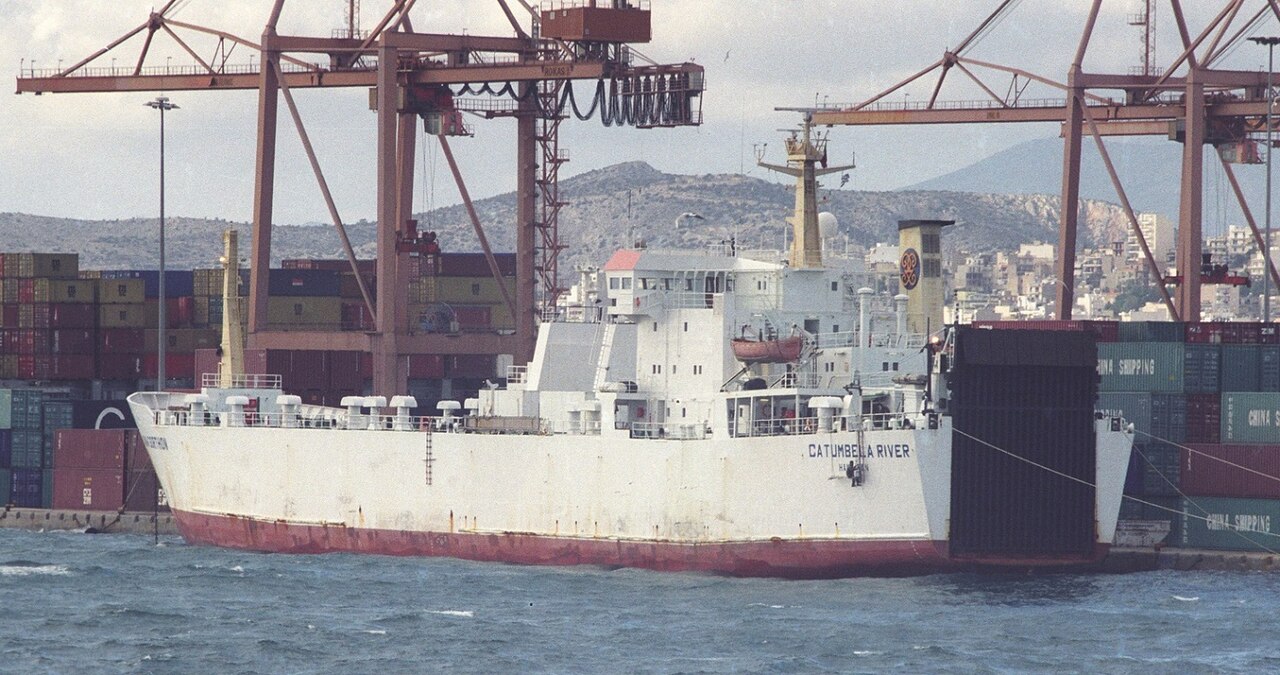 Piraeus Port Authority Marks Ten Years of COSCO Shipping Ownership with Special Award