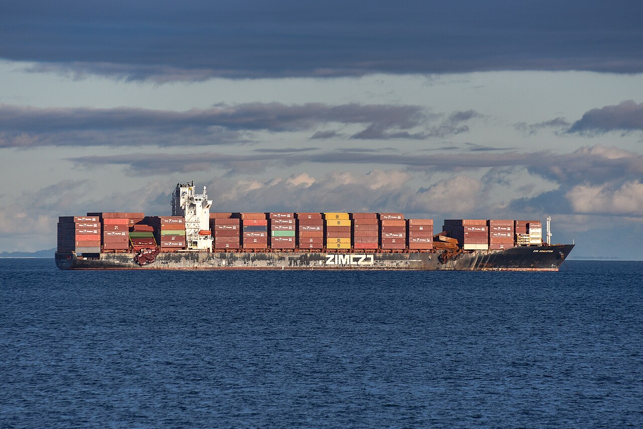 Fire-Damaged HMM Containership HMM Platinum Seeks Port of Refuge in South Africa