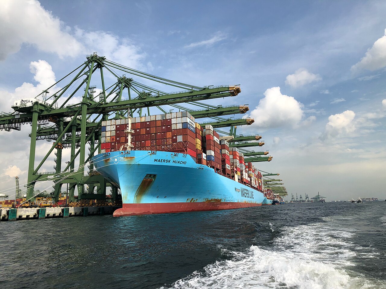 Singapore Completes World's Largest Ethanol Bunkering Operation on Maersk Boxship