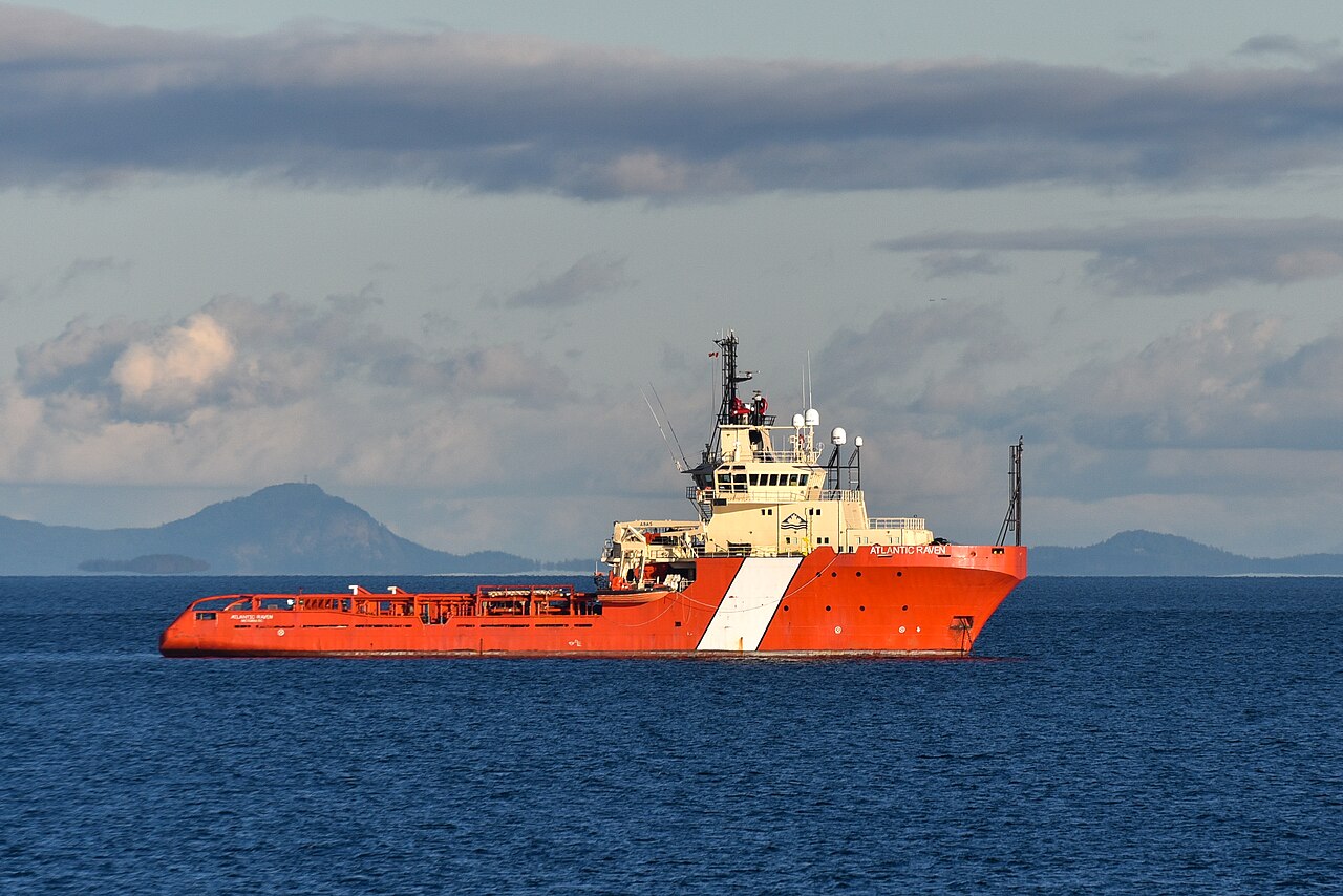 Hapag-Lloyd-Chartered Boxship Espirito Santos Express Abandoned After Atlantic Explosion and Fire
