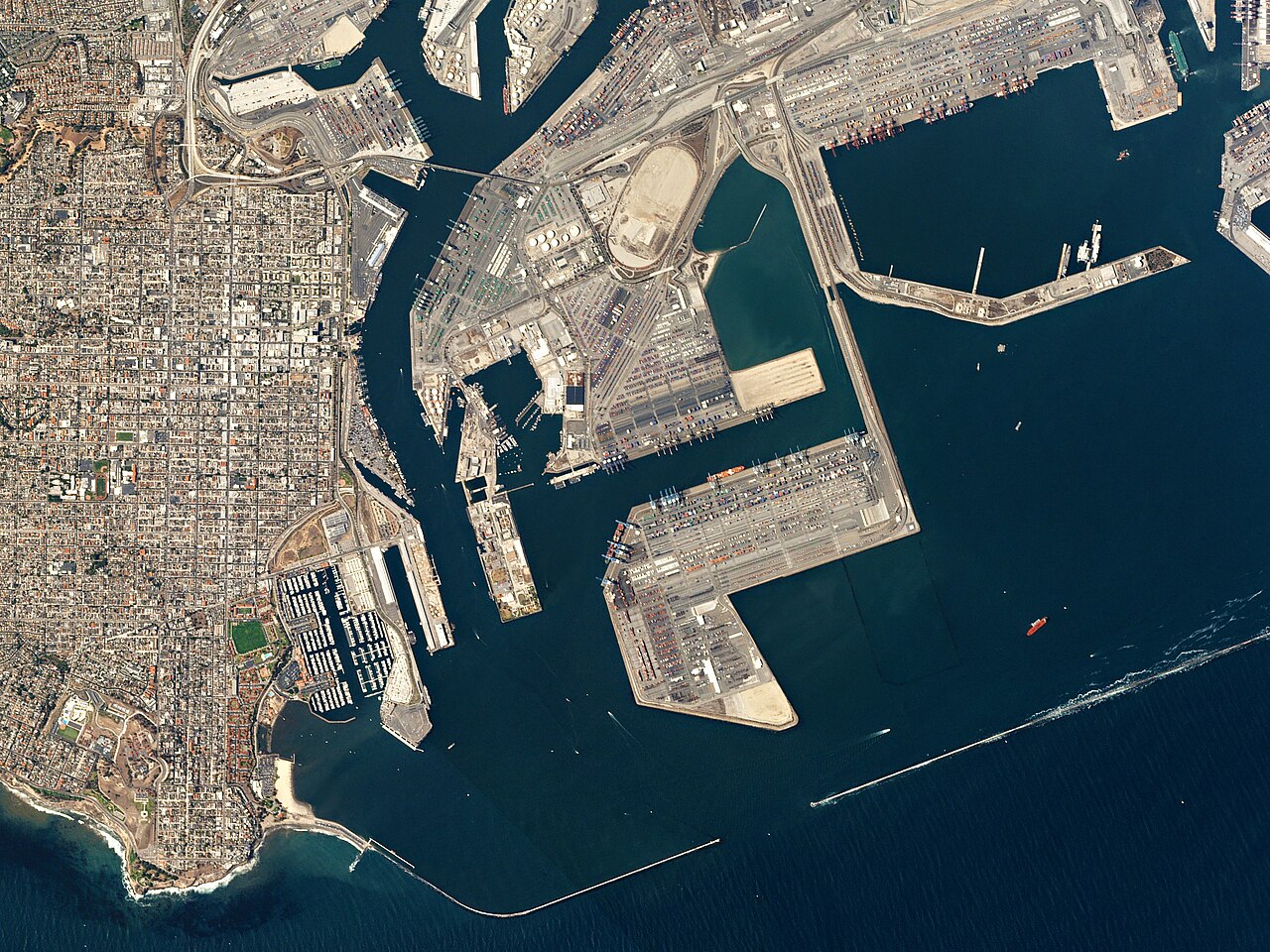 250 Watchmen Threaten Strike at LA, Long Beach Terminals Handling Majority of Cargo
